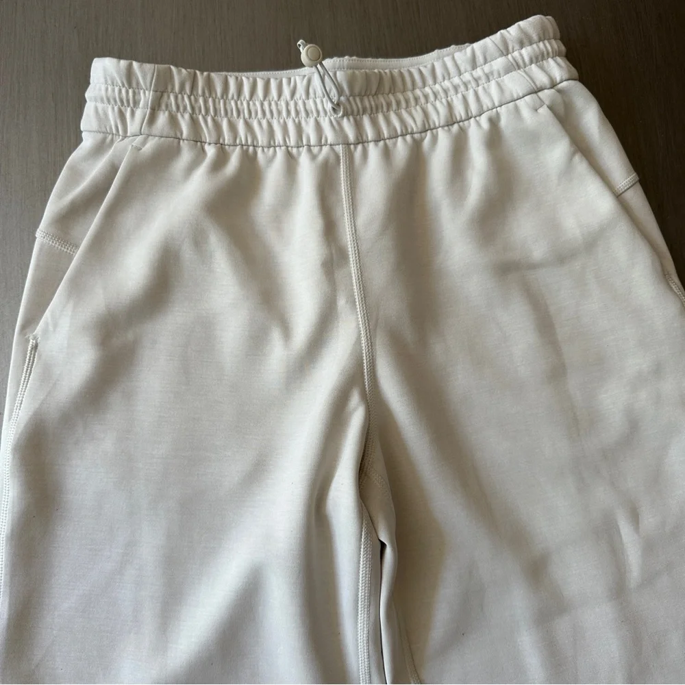 Lululemon Softstreme High-Rise Straight Leg Crop Bone - Size 6 Like NEW! - Picture 6 of 10